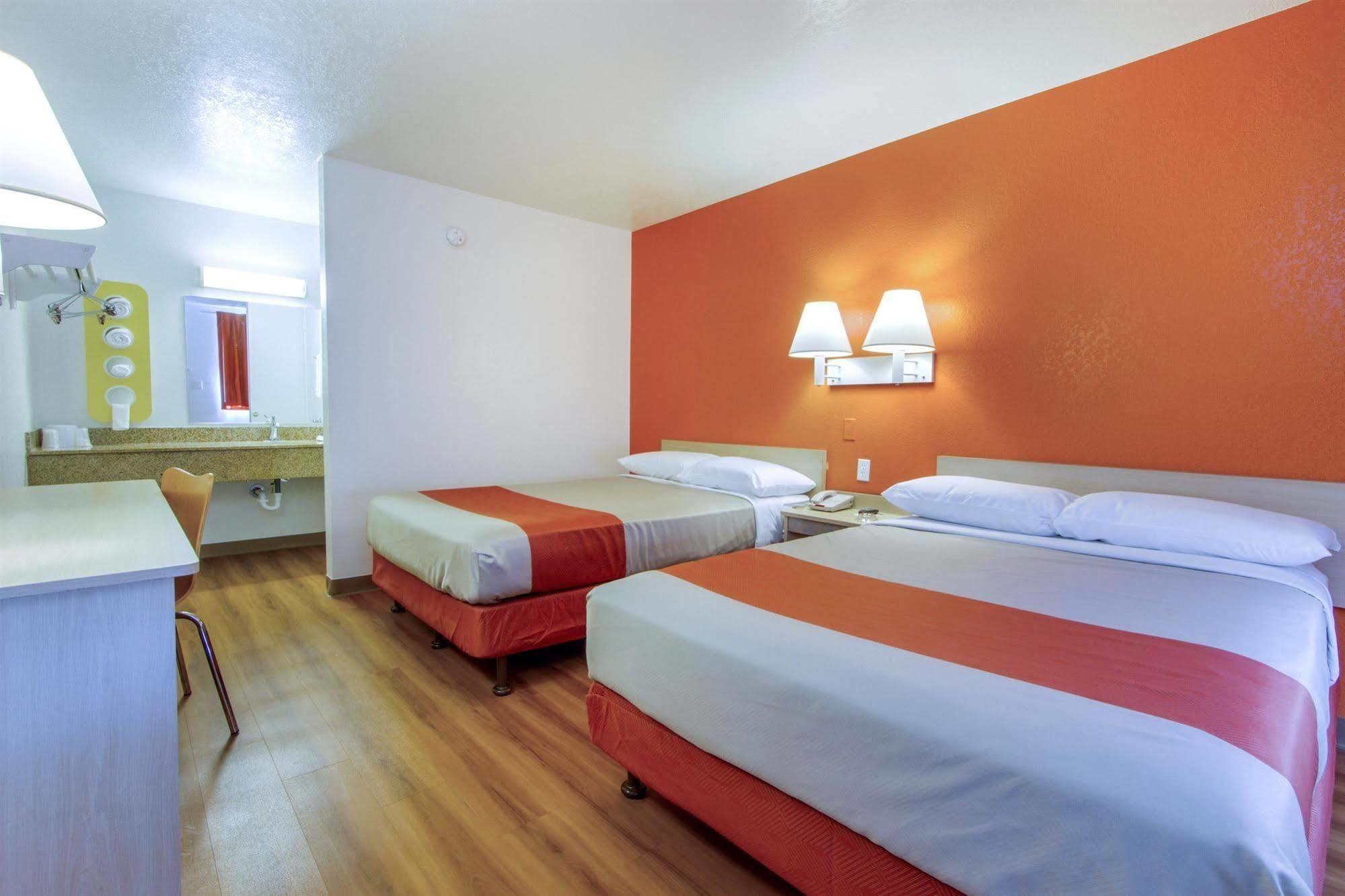 Phoenix Inn Εξωτερικό φωτογραφία