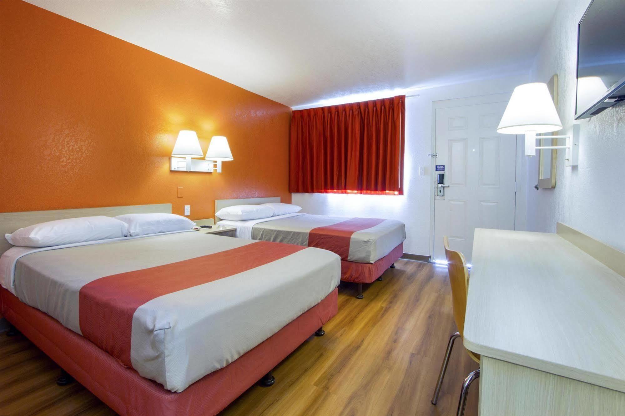 Phoenix Inn Εξωτερικό φωτογραφία