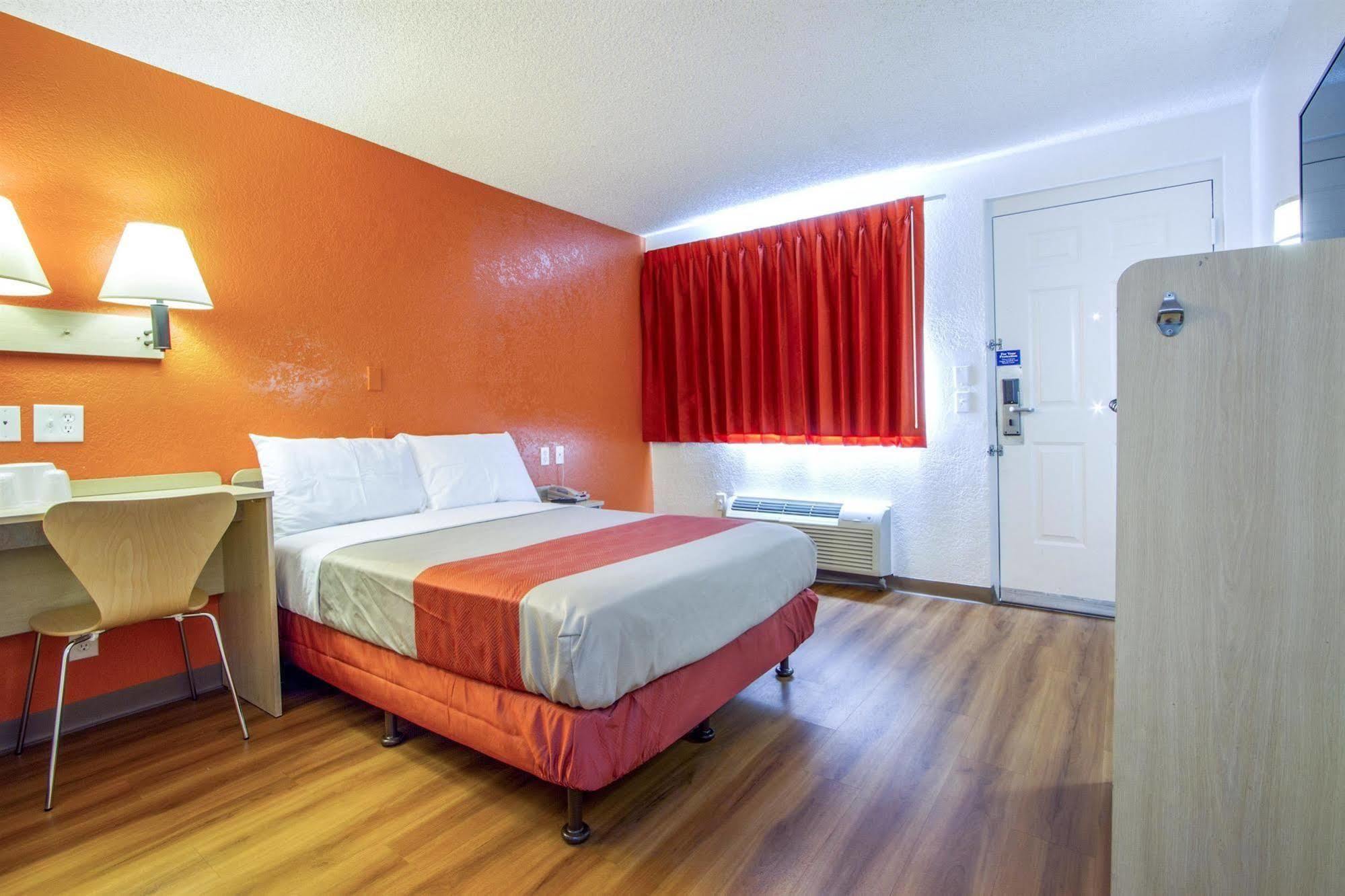 Phoenix Inn Εξωτερικό φωτογραφία