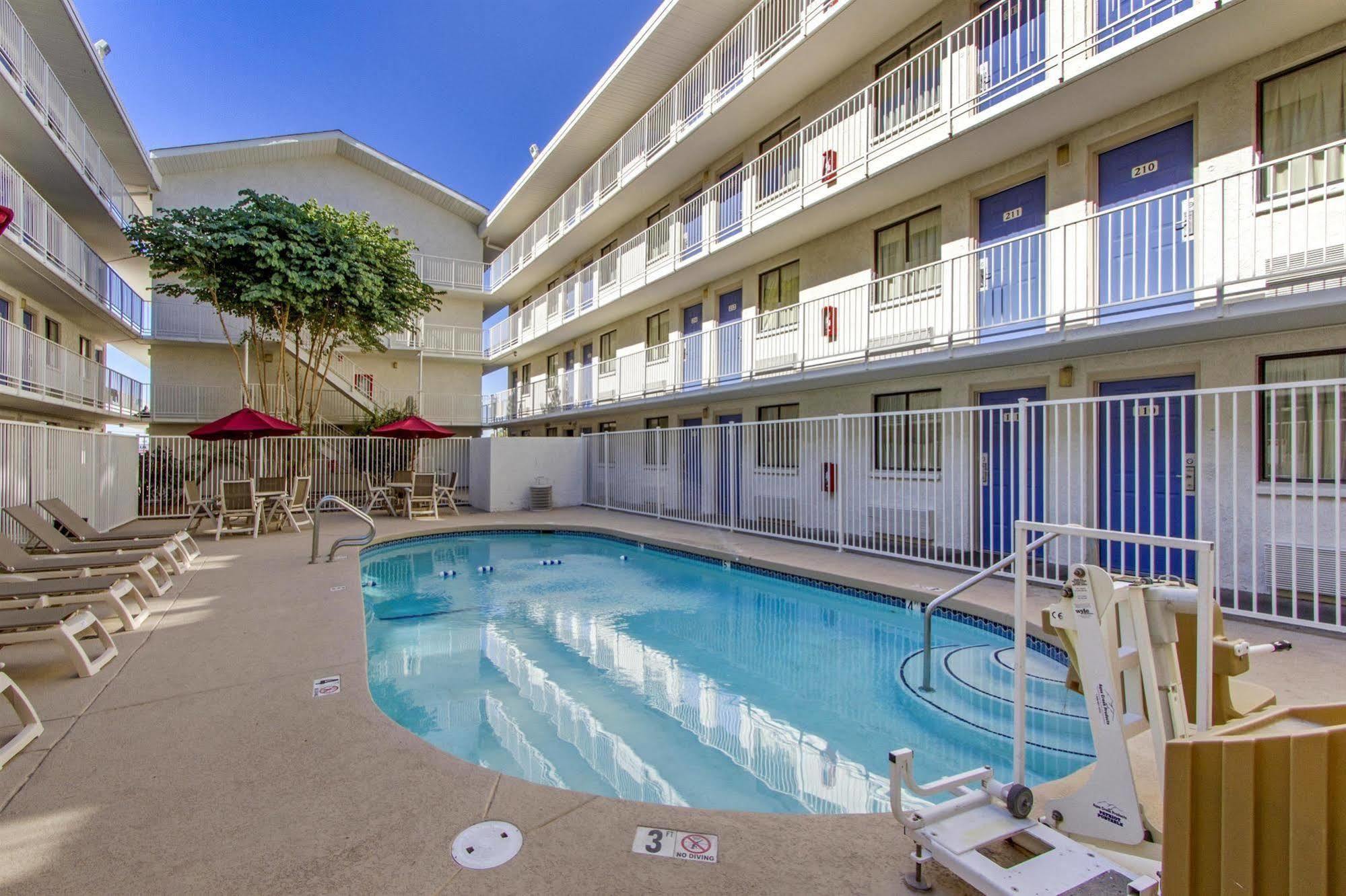 Phoenix Inn Εξωτερικό φωτογραφία