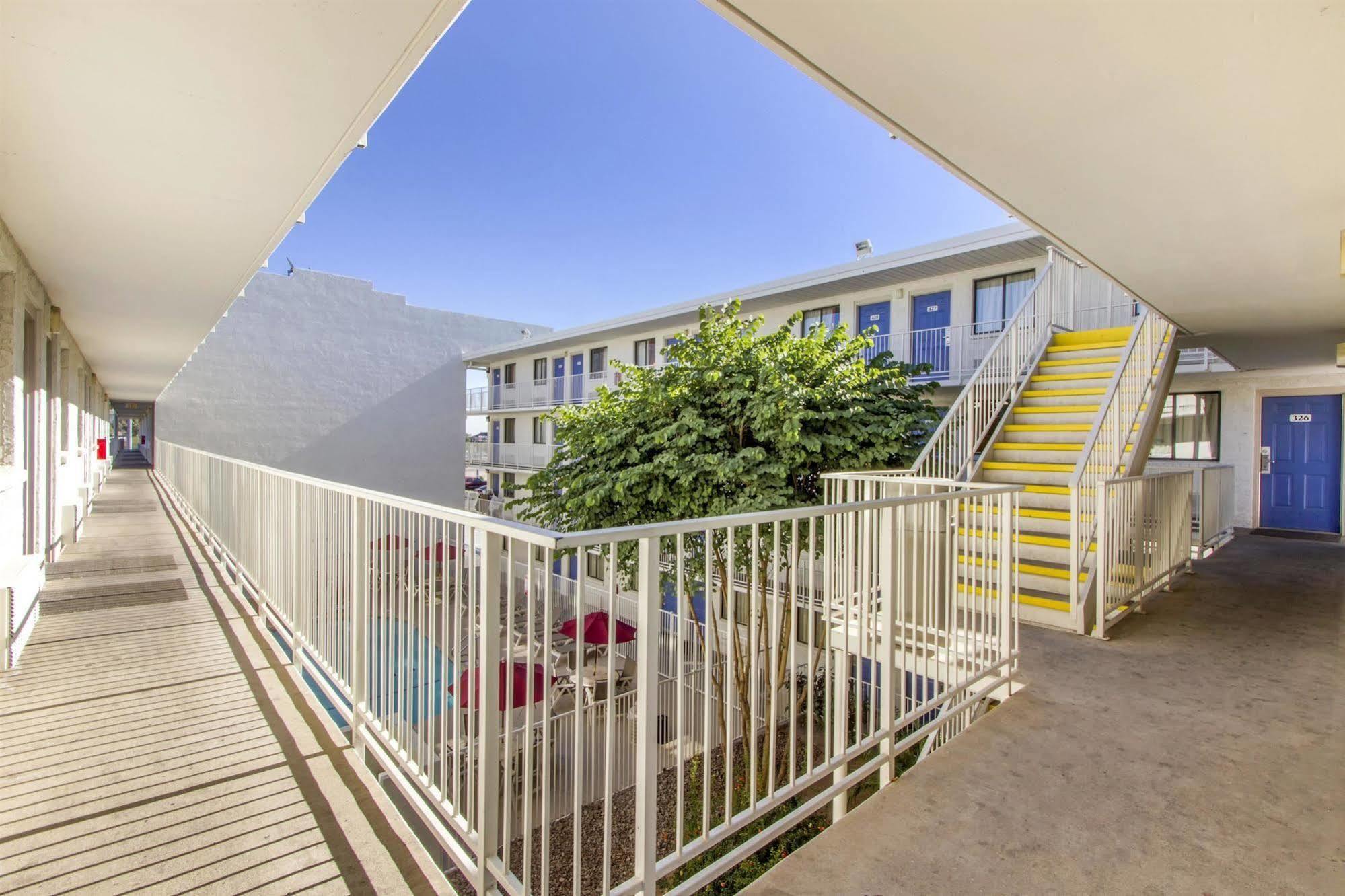 Phoenix Inn Εξωτερικό φωτογραφία