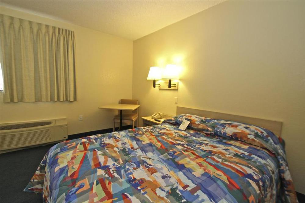 Phoenix Inn Δωμάτιο φωτογραφία