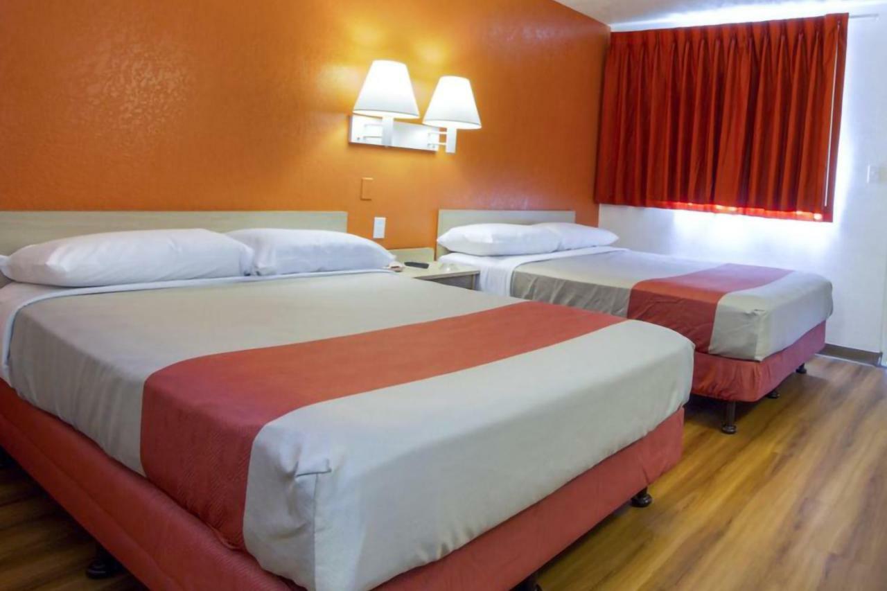 Phoenix Inn Εξωτερικό φωτογραφία
