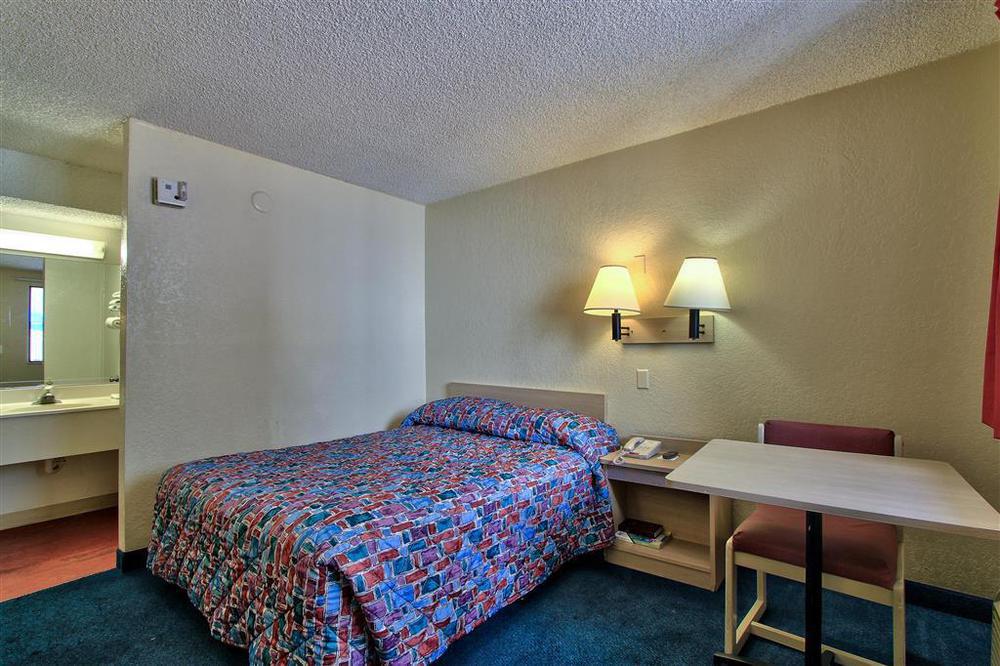 Phoenix Inn Δωμάτιο φωτογραφία